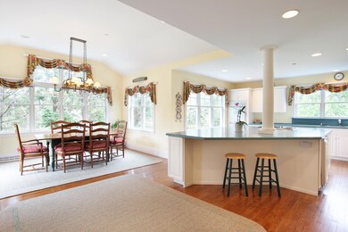 Kitchen & Dining