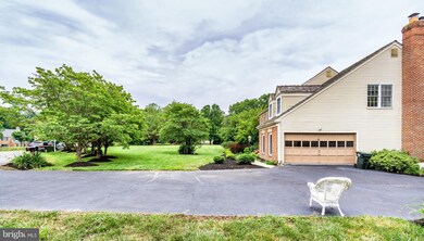 12417 Macao Ct, Herndon, VA 20171 - photo 6