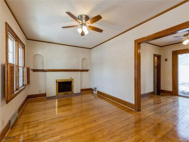 1723 41st St, Des Moines, IA 50310 - photo 5