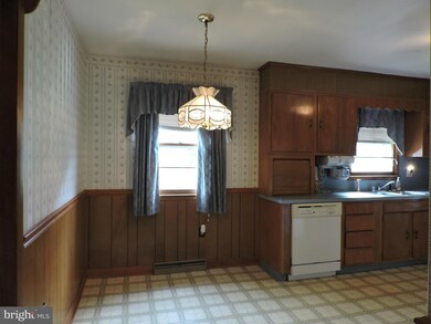 17957 Oak Ridge Dr, Hagerstown, MD 21740 - photo 4