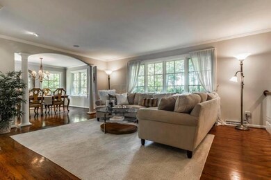 Sprawling Entertaining Area