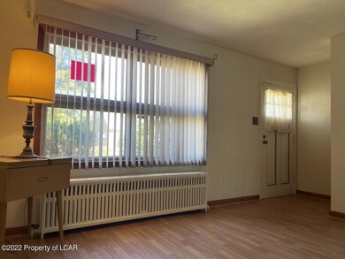 Living room/Entry