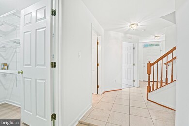 2567 Chase Wellesley Dr, Herndon, VA 20171 - photo 6