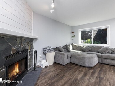 05-Living Room-DW-2484