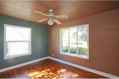 906 Leith Ave, Waukegan, IL 60085 - photo 5