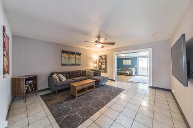 LIVING ROOM - 6043 N 17th St