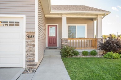 9888 Thorton Dr, Johnston, IA 50131 - photo 3