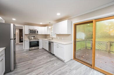 10 Howe St, Rochester, NH 03867 - photo 5