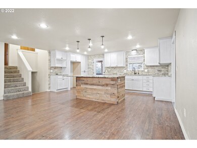 13644 Agate Rd, Eagle Point, OR 97524 - photo 5