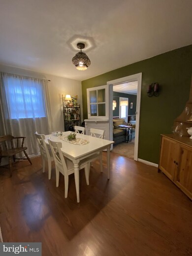 866 Bobwhite Ln, Secane, PA 19018 - photo 4