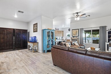736 S Mountain View Rd (10 of 48)