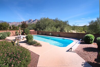 40' conventional pool with Open Space