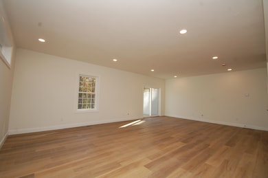 21 Griffin Rd, Hudson, NH 03051 - photo 4