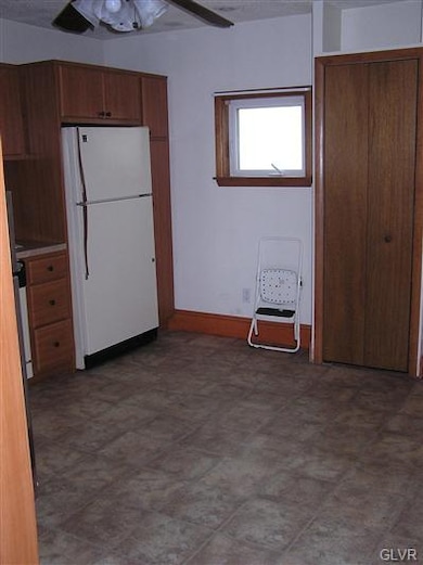 811 S 10th St, Allentown, PA 18103 - photo 4