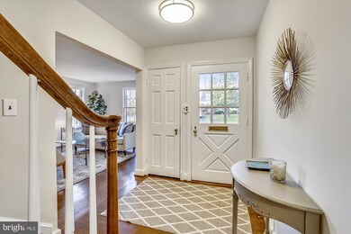 6205 Dunrobbin Dr, Bethesda, MD 20816 - photo 2