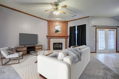 304 N Geronimo Way, Mustang, OK 73064 - photo 4