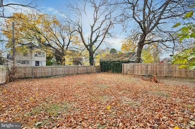 11 S Cedar Ln, Upper Darby, PA 19082 - photo 4