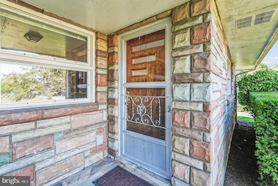 221 S Maple Ave, Purcellville, VA 20132 - photo 3