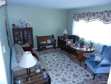 15X12 LIVING ROOM WITH ORIGINAL HARDWOOD FLOORS