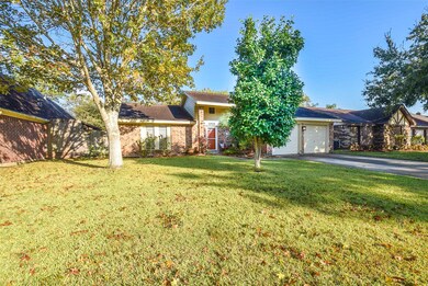 1055 Westglen Dr, Alvin, TX 77511 - photo 4