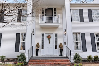 340 E College Ave, Holly Springs, MS 38635 - photo 2