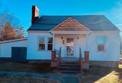 262 Clay St, Alderson, WV 24910 - photo 2