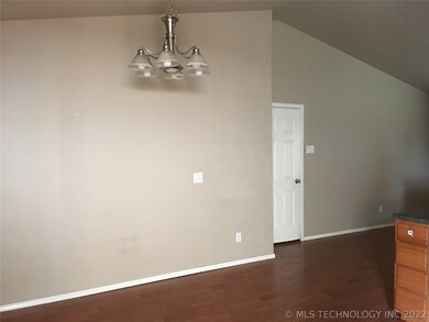 8 W Fairlane Place, Sapulpa, OK 74066 - photo 2