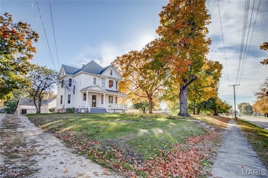 918 5th St, Carrollton, IL 62016 - photo 3