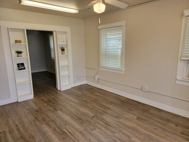 407 Fannin St, Tomball, TX 77375 - photo 5