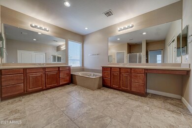 2824 E Honeysuckle Pl-42