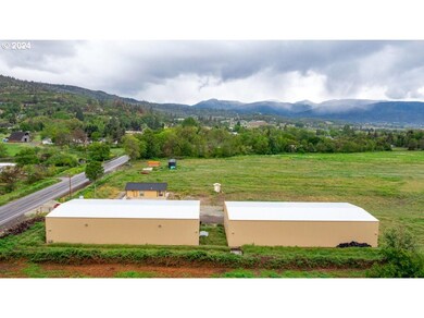 3060 S Stage Rd, Medford, OR 97501 - photo 4