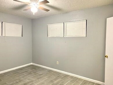 6926 Hirsch Rd unit 6926, Houston, TX 77016 - photo 2