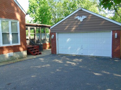 7901 E Manslick Rd, Louisville, KY 40228 - photo 3