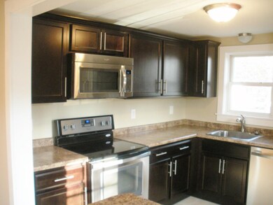 573 Daniel Webster Hwy, MerriMacK, NH 03054 - photo 2