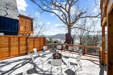 Table Rock Lakefront Home For Sale
