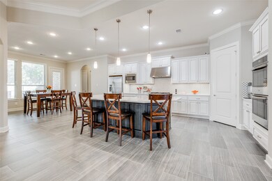 Huge island open to family and the breakfast area
