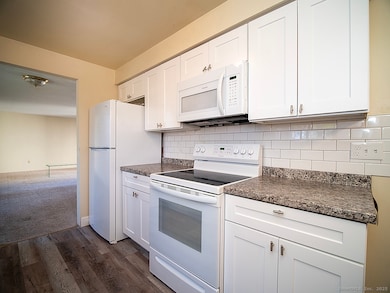 79 River Bend Rd unit B, Stratford, CT 06614 - photo 3