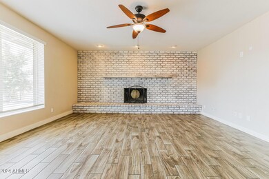 021-photo-living-room-13981681