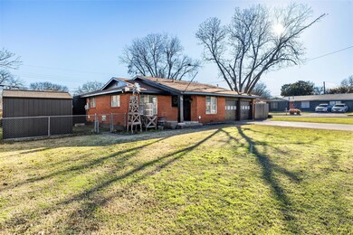 709 Lilly St, Cleburne, TX 76033 - photo 2