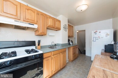 8531 Chestnut Oak Rd, Parkville, MD 21234 - photo 7