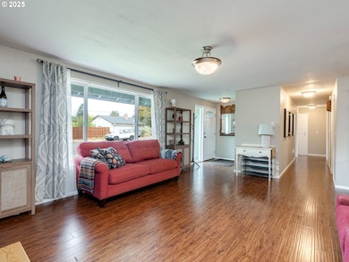 914 NE 26th St, McMinnville, OR 97128 - photo 7