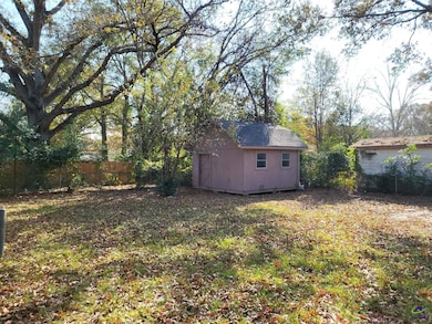 303 Sparta St, Warner Robins, GA 31088 - photo 2