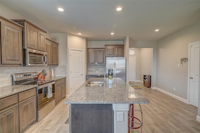 305 Smart Strike Ct, Granbury, TX 76049 - photo 5