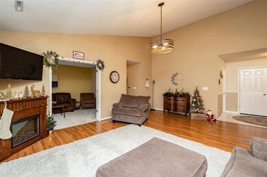 2830 Towne House Dr NE unit C, Cedar Rapids, IA 52402 - photo 6