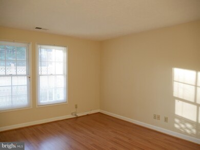 12006 Ridge Knoll Dr unit 502B, Fairfax, VA 22033 - photo 7