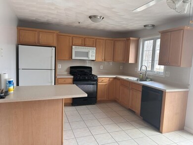 933 Varnum Ave unit 3, Lowell, MA 01854 - photo 3