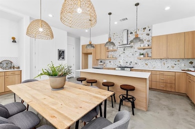 106 W Croslin St unit 1, Austin, TX 78752 - photo 4