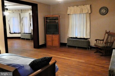 46 N Queen St, Littlestown, PA 17340 - photo 3