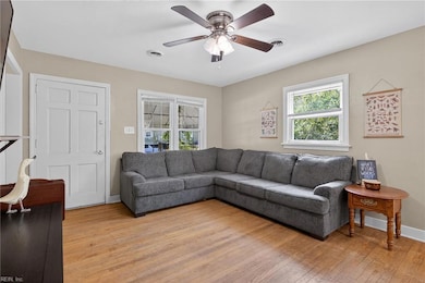 1370 Boxwood Cir, Norfolk, VA 23518 - photo 5