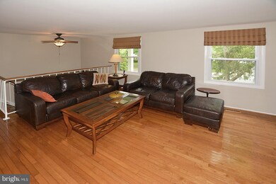 4206 Minstrell Ln, Fairfax, VA 22033 - photo 2